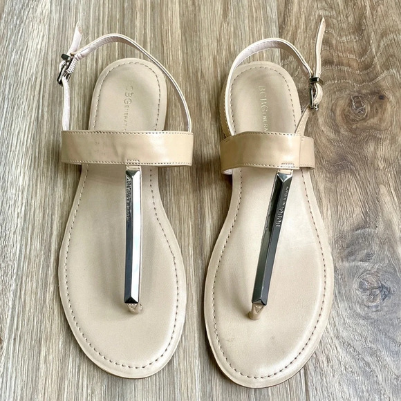 BCBGeneration Sandals Beige Gold
Metal Logo Sz 8 EUC - Picture 1 of 5